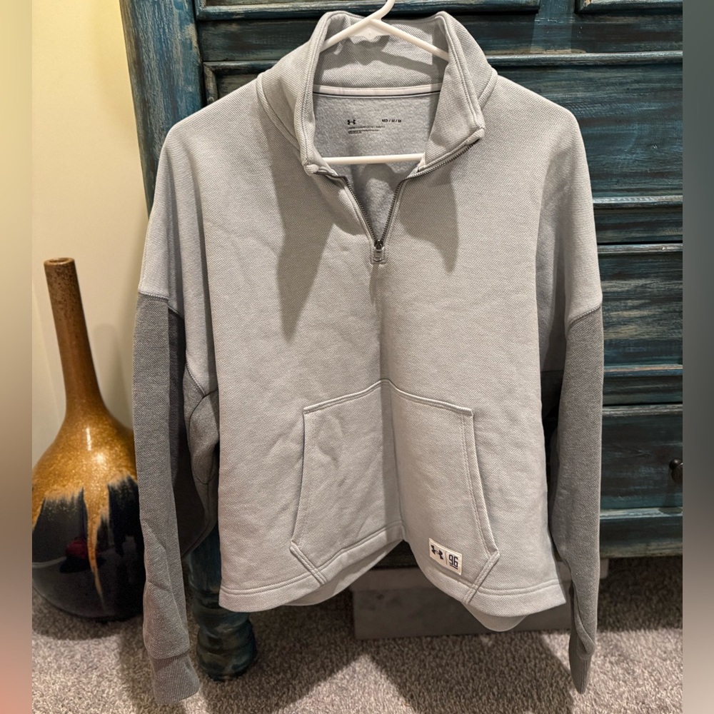 Under armour sweatshirt pullover size medium